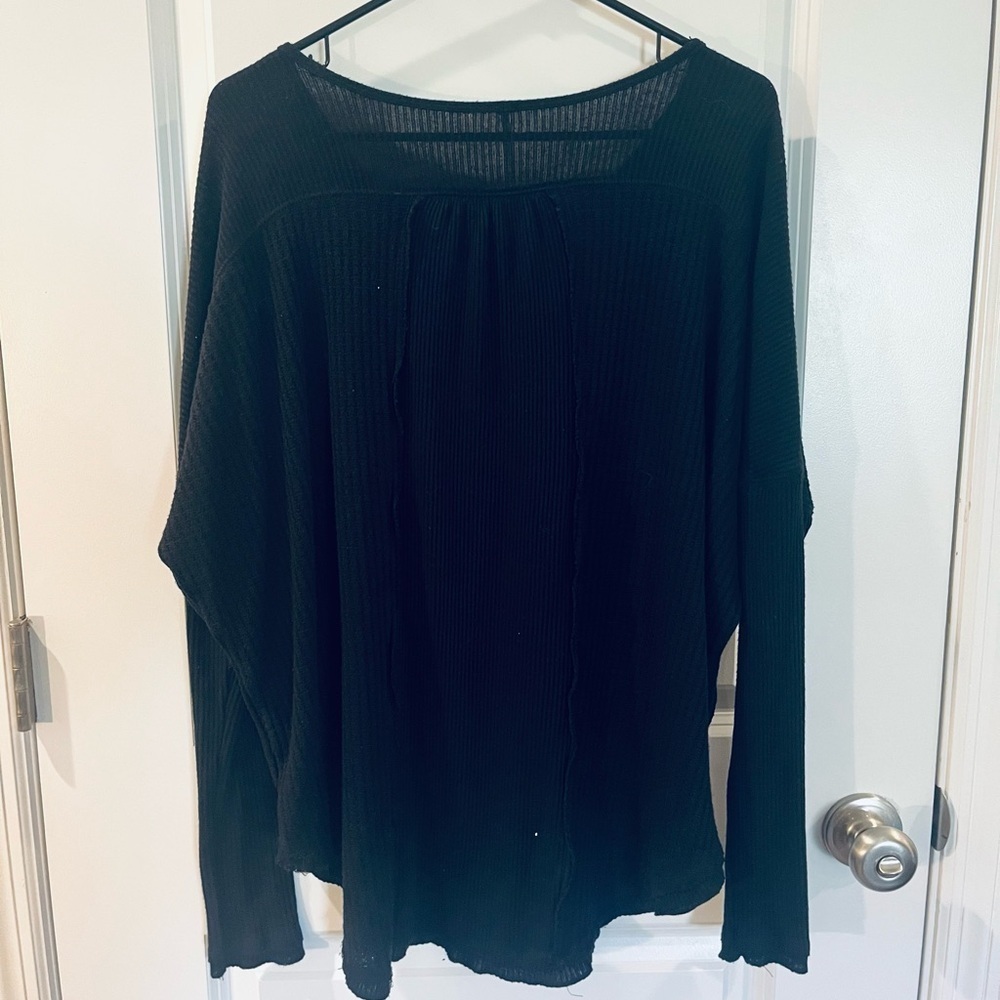 Free People Oversized Black Leo Henley Women's Top - Picture 4 of 4